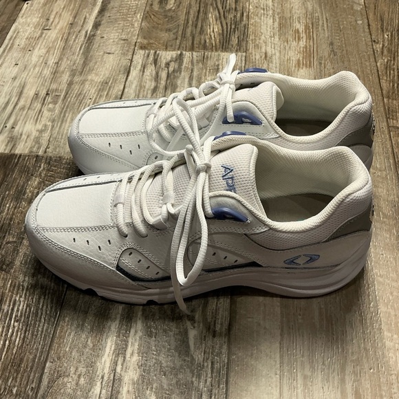 Men’s Apex White and Blue Lace-Up Sneakers Size 10.5 Wide - Picture 2 of 9